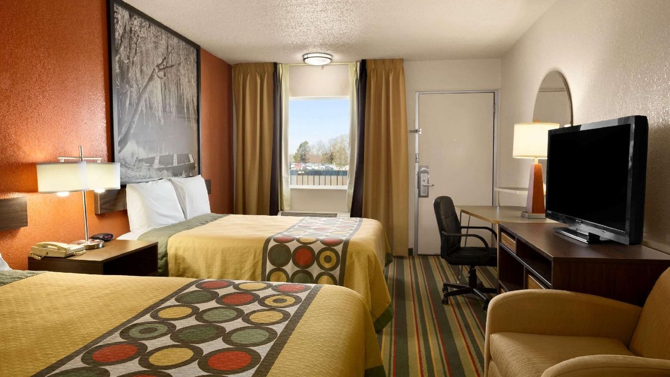 Super 8 by Wyndham Woodward