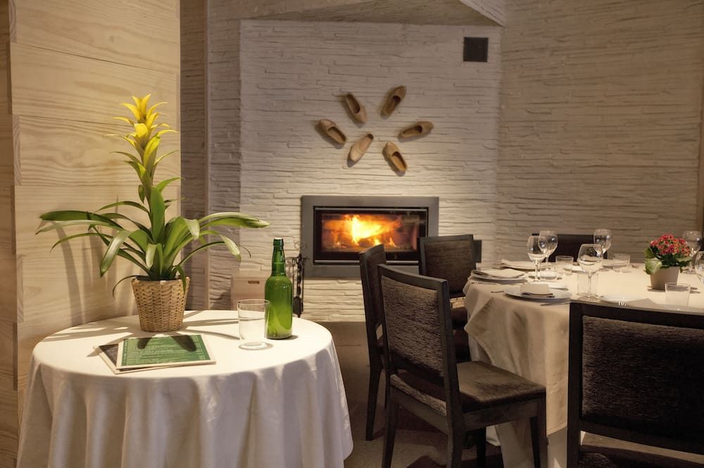 Hotel Los Lagos Nature - קאנגאס דה אוניס - מסעדה