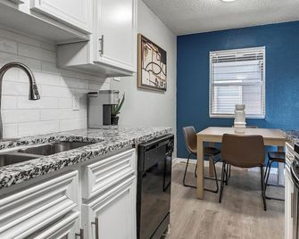 Landing Apartments - South San Antonio - San Antonio - Kitchen