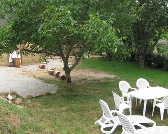 Renovated apts., terrace and garden, gulf view in a charming longère, Arradon - Arradon - Patio