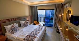 The Country Lodge Hotel - Freetown - Bedroom