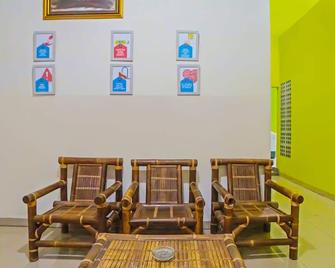 Spot On 92336 Hotel Sukowati - Lemahbang Kulon - Lobby