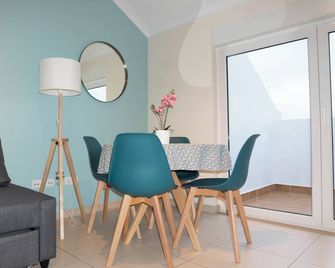 Apartments Baleal: Balconies and Pool - Ferrel - Dining room