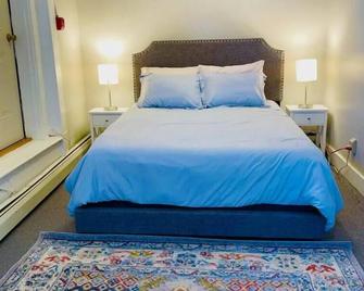 Modern style in historic building in downtown Bath - Bath