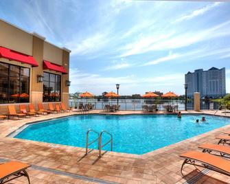 Ramada Plaza by Wyndham Orlando Resort & Suites Intl Drive - Orlando - Piscina