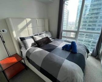 Prestigious 2-Bdrm Condo - across from Scotiabank Arena - Toronto - Ložnice