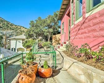 Bright Bisbee Cottage with Air Conditioning! - Bisbee - Balcony