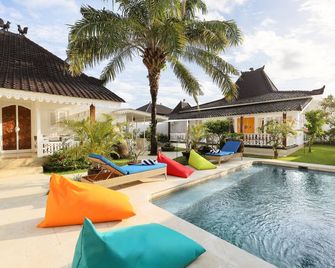 Puri Tempo Doeloe Boutique Hotel - דנפסאר - בריכה