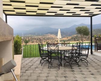 5-bedroom villa with private swimming pool and incredible mountain & beach views - Ozankoy - Balcony