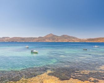 The Colourful Land Milos - Klima - Plaj