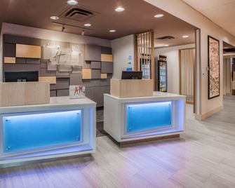 Holiday Inn Express & Suites Edmonton Sw – Windermere - Edmonton - Front desk
