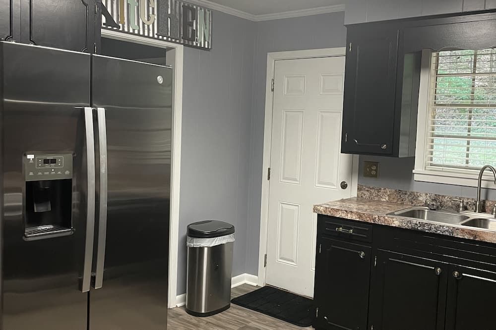 4 bedroom 2 bathroom serene house - Yazoo City - Kitchen