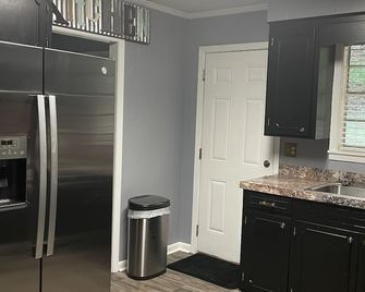 4 bedroom 2 bathroom serene house - Yazoo City - Cocina