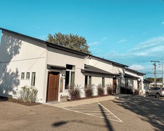 Apartment on Broadway St - L - Sugarcreek - Edificio