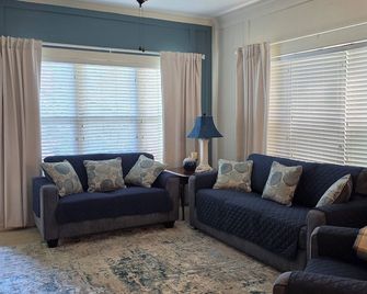 Wonderful Winter Escape Waterfront Lake Marion Condo 2 BR- sleeps up to 6 guest - Santee - Stue