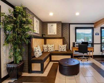 Days Inn by Wyndham Vernon - Vernon - Lobby