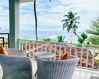 Thaproban Beach House - אונוואטונה - מרפסת