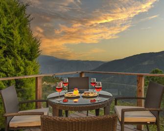 Chails Hamlet Resort - Solan - Parveke