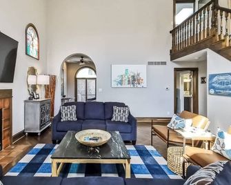 Stunning Plaza Home-Location Unbeatable-New Remodel - Kansas City - Sala de estar