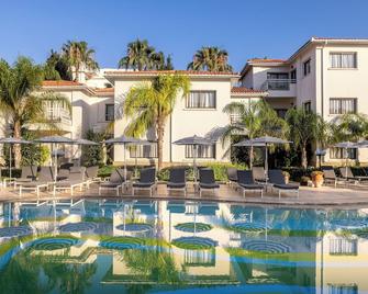 King Jason Paphos - Designed for Adults by Louis Hotels - פאפוס - בריכה