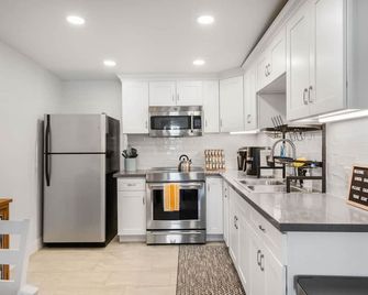 Updated 3 Bd Home, Pet Friendly, Backyard Oasis - Santa Maria - Küche