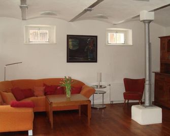 Wonderfully restored farm house from the 18th century, peaceful village location - Lehen (Bayern) - Huiskamer