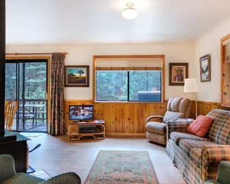 1S Cecils Cabin - North Wawona - Living room