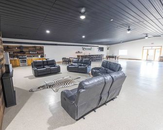 Loess Hills Lodge - Room 7 - Mound City - Lobby