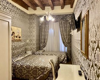 Hotel Bridge - Venesia - Kamar Tidur