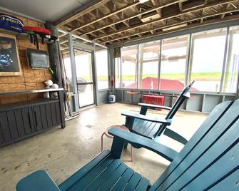 Sportsmans Retreat in Paradise! Bayou Bungalow near New Orleans Sleeps 10 - Slidell - Sala de estar