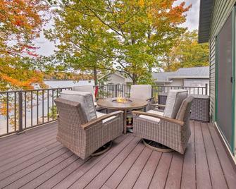 Family Home on Crystal Lake with Private Beach! - Hart - Balcony
