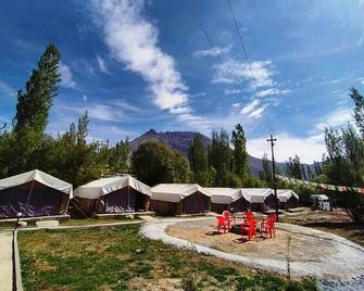 Hotel Nubra Delight And Camps - Hundar - Patio