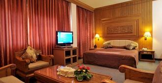 Maeyom Palace Hotel - Phrae - Bedroom