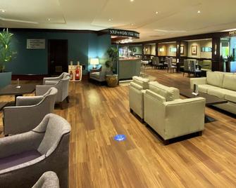 The Normandy Hotel - Renfrew - Lounge