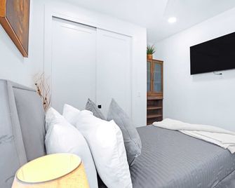 Modern Hill Country Condo for 4 with Resort Perks - New Braunfels - Bedroom