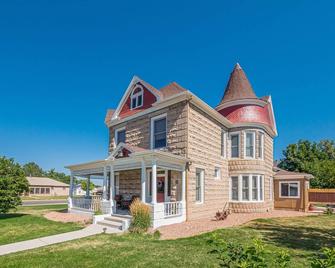 Sagebrush V: Gorgeous Yard w/ Large Patio! - Fruita - Building