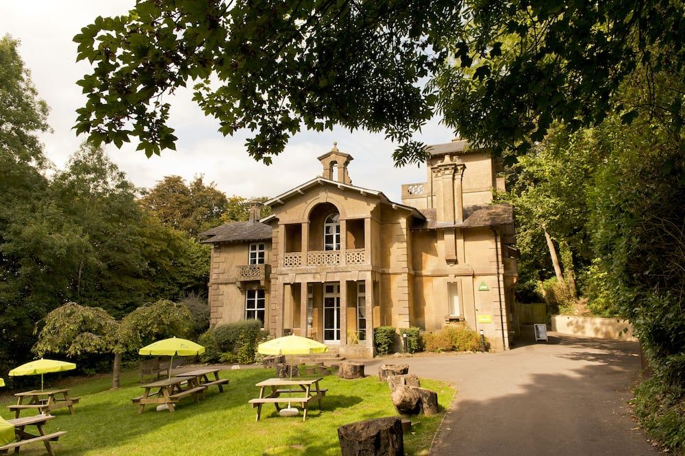 واي إتش إيه باث - هوستل