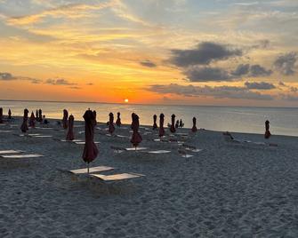 Island Turquoise Rental - Providenciales - Beach