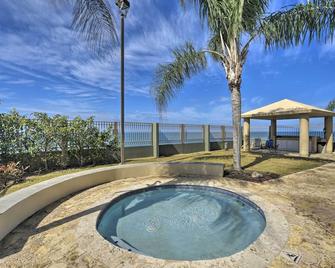 Rincon Penthouse Steps to Private Beach Oasis! - Rincon - Piscine