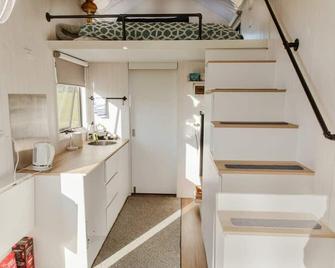 Tiny Regen Farm Stay by Tiny Away - Smeaton - Cocina