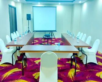 Travellers Hotel Phinisi - Makassar - Αίθουσα συνεδρίου
