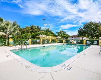 Comfort Suites Tampa - Brandon - Tampa - Pool