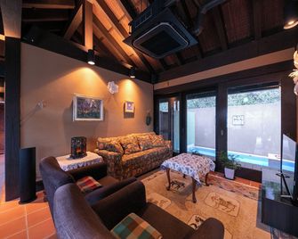 Yufuin Hotel Mori-no-Terrace - Yufu - Living room