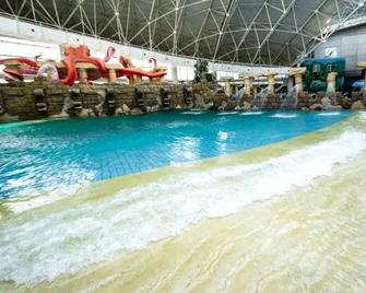 Fisherisland Seaview Hot Spring Resort - Qinhuangdao - Pool