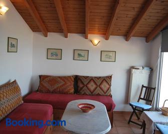 Spiti Anatoli - Karfas - Living room