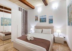Designer Home With Comfy Sofa In Central Valletta By 360 Estates - Valletta - Bedroom