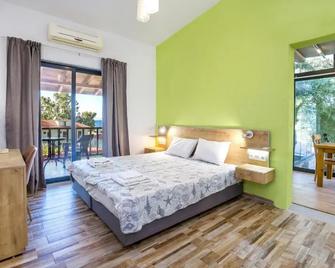 Marti Resort - Skala Sotiros - Bedroom