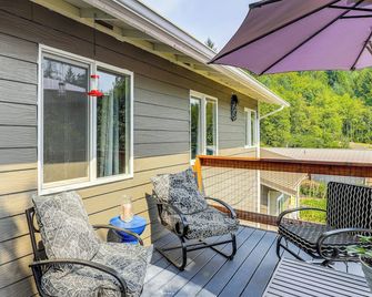 4 Mi to Sandy River Access Studio with Mtn Views! - Sandy - Balcón