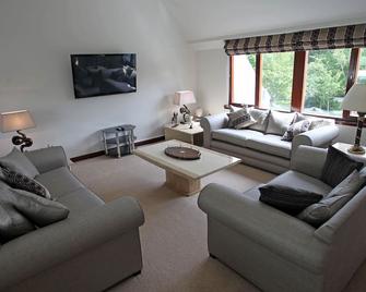 Luxury 5 Star Country Home beside Gleneagles - Gleneagles - Living room