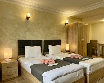 The Hill Guest House - Erivan